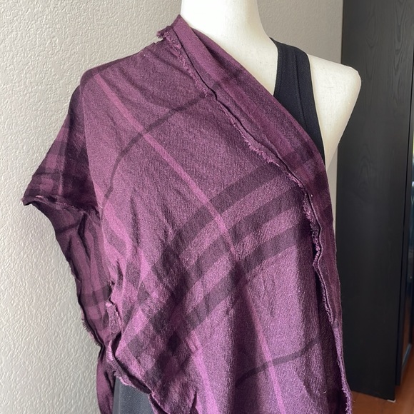 Burberry Nova Check Print Fringed Scarf - Picture 4 of 5